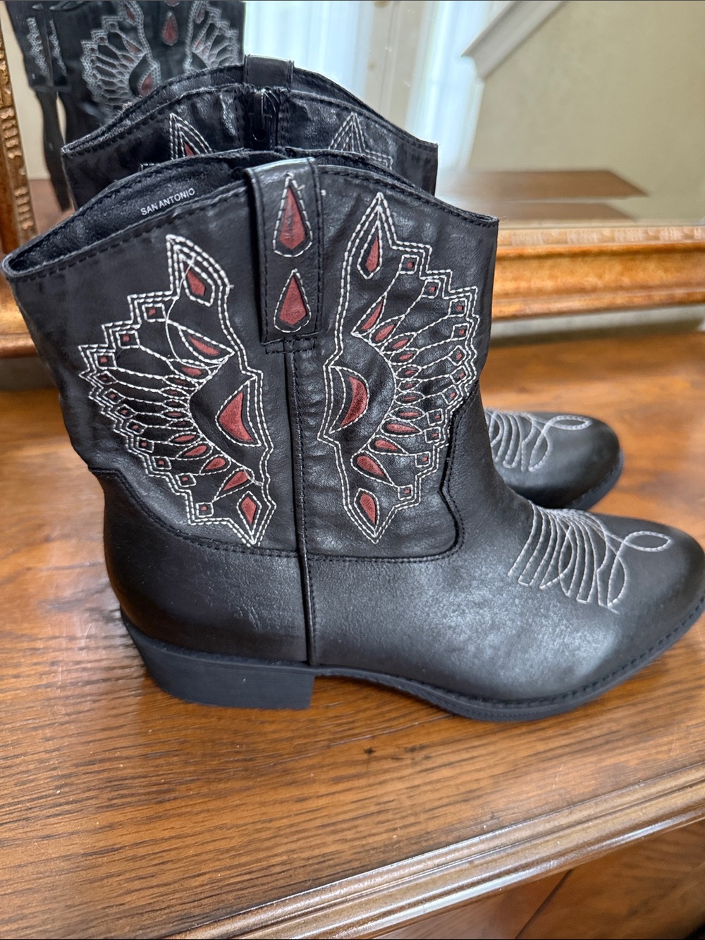NWOT Coconuts by Matisse Women's Black Embroidered Western Boots. Size 9. - Picture 4 of 12